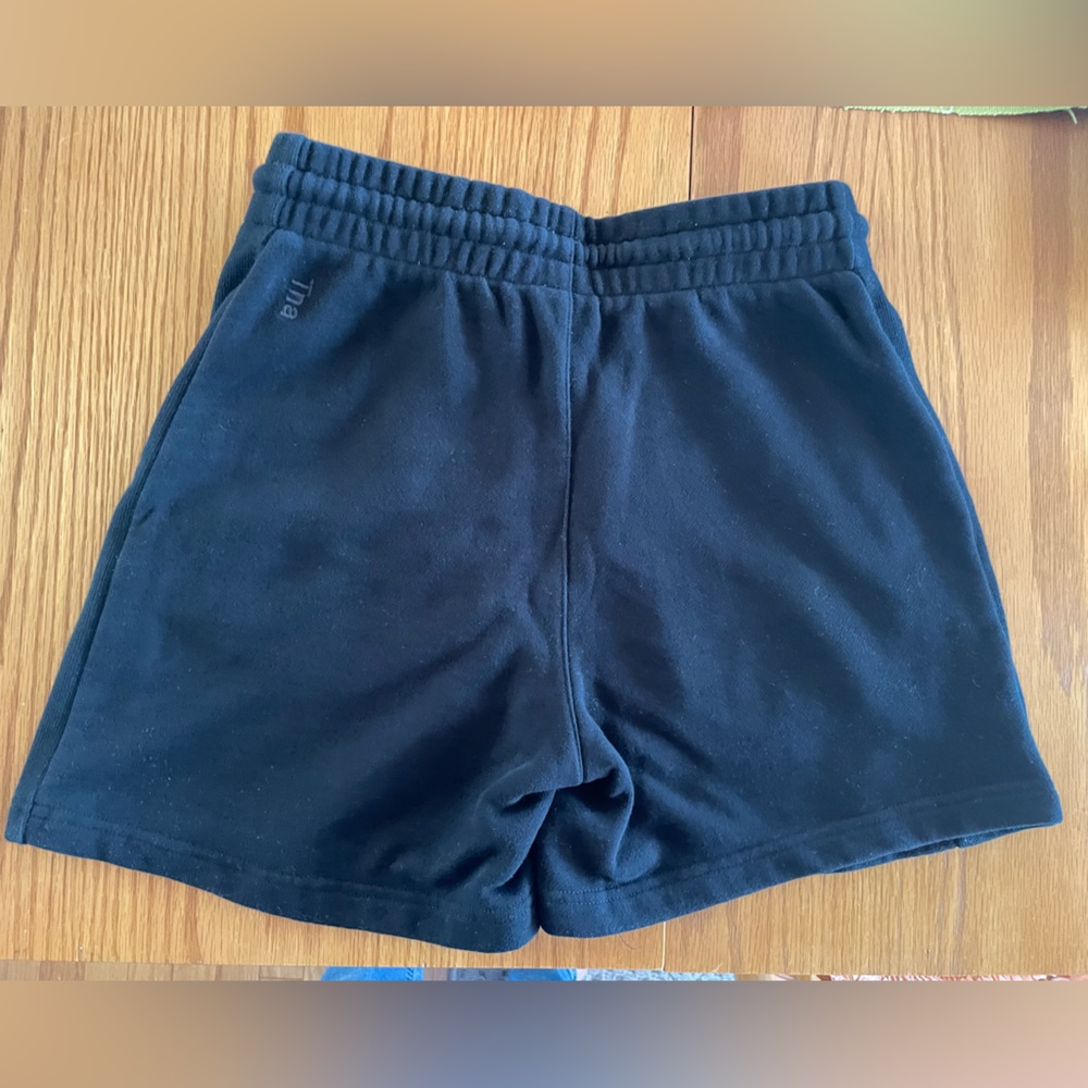 Aritzia Cozy Fleece Boyfriend Shorts in Black - Picture 2 of 6